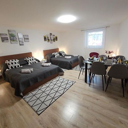 Holiness Apartmanok Szeged Esterno foto