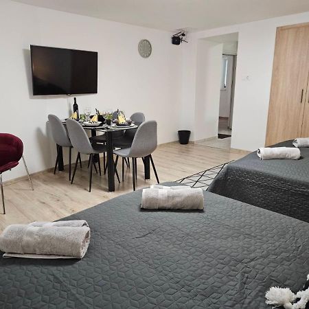 Holiness Apartmanok Szeged Esterno foto