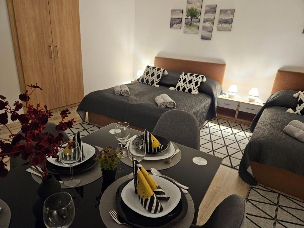 Holiness Apartmanok Szeged Esterno foto