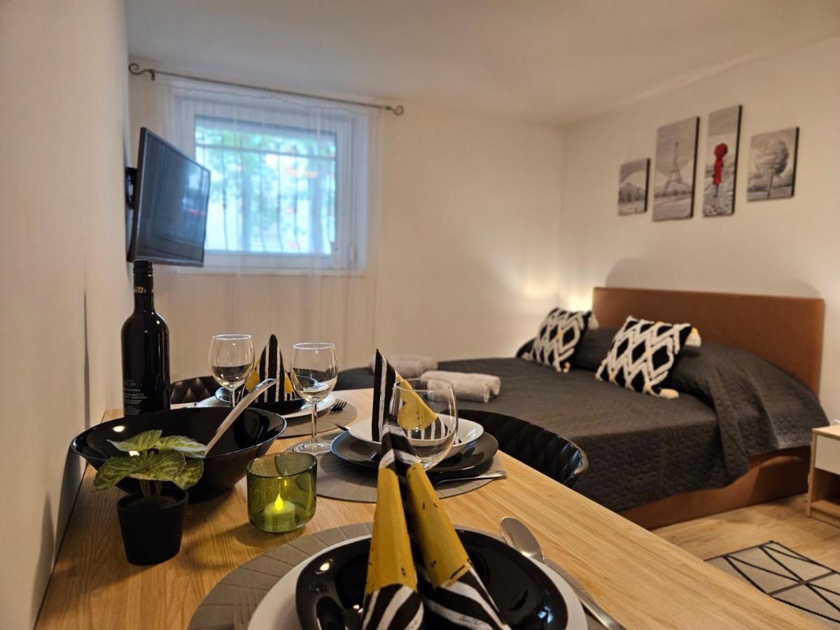 Holiness Apartmanok Szeged Esterno foto