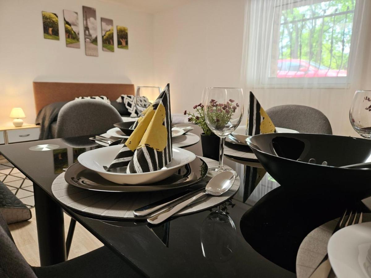 Holiness Apartmanok Szeged Esterno foto