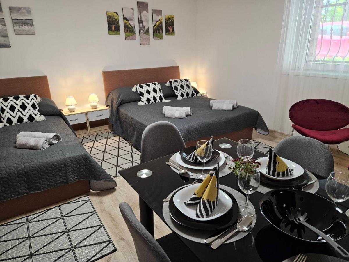 Holiness Apartmanok Szeged Esterno foto