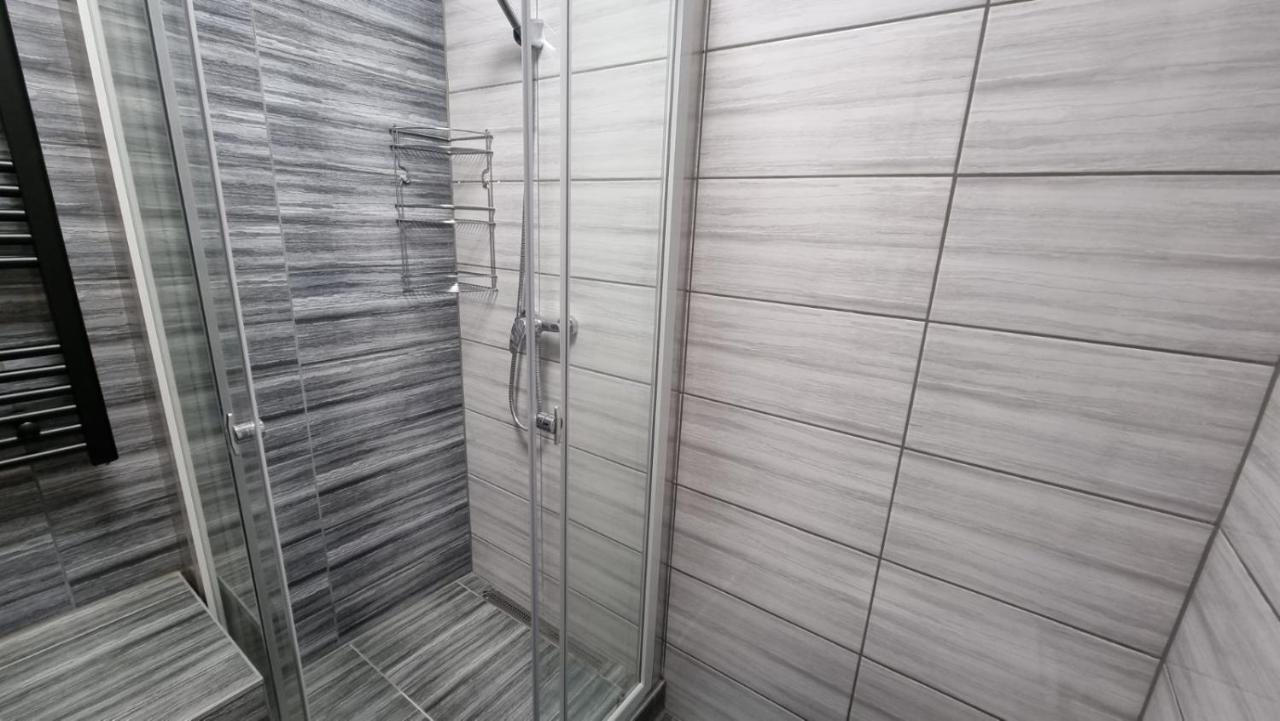 Holiness Apartmanok Szeged Esterno foto
