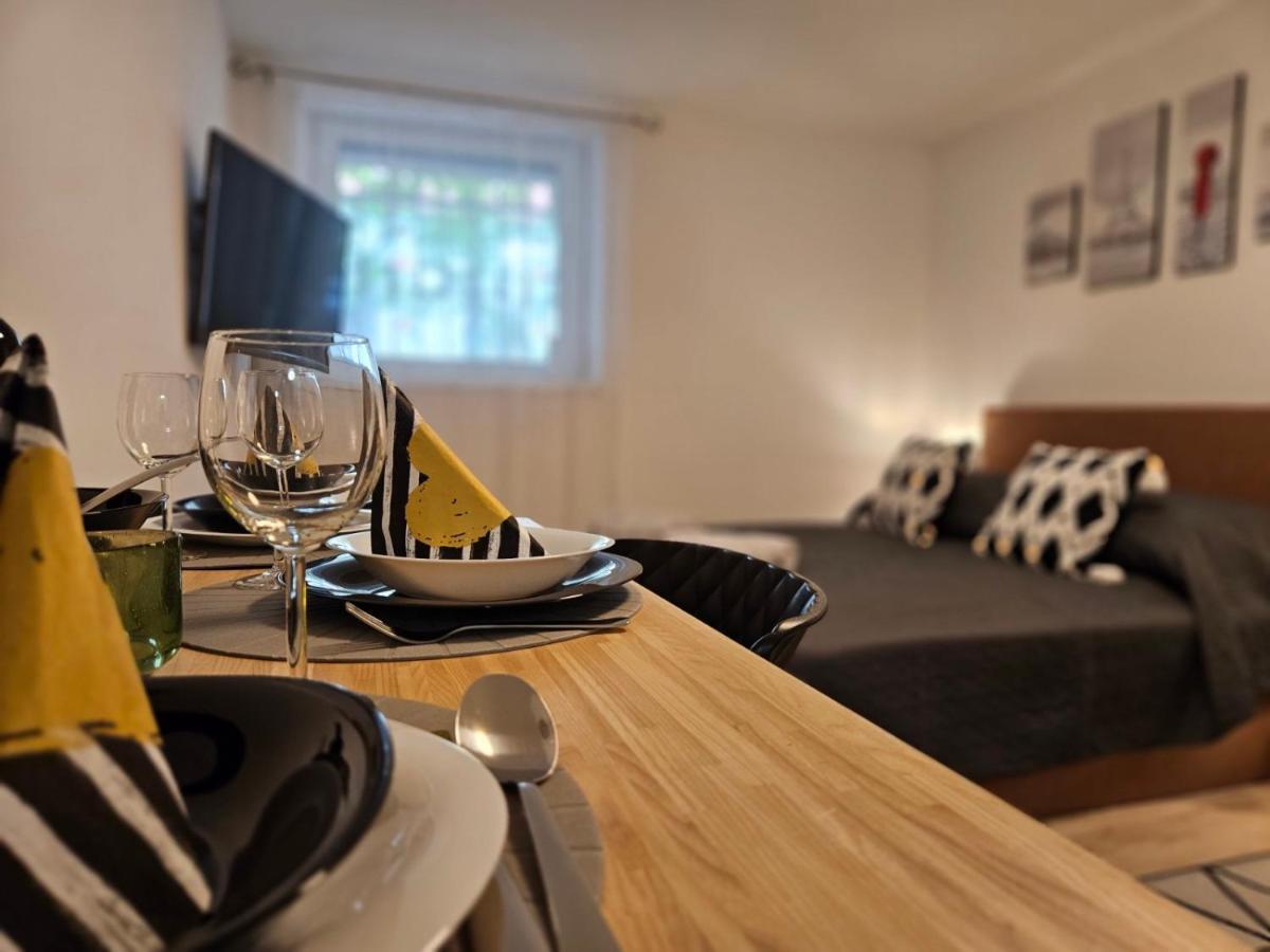 Holiness Apartmanok Szeged Esterno foto