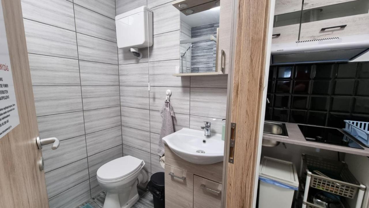 Holiness Apartmanok Szeged Esterno foto