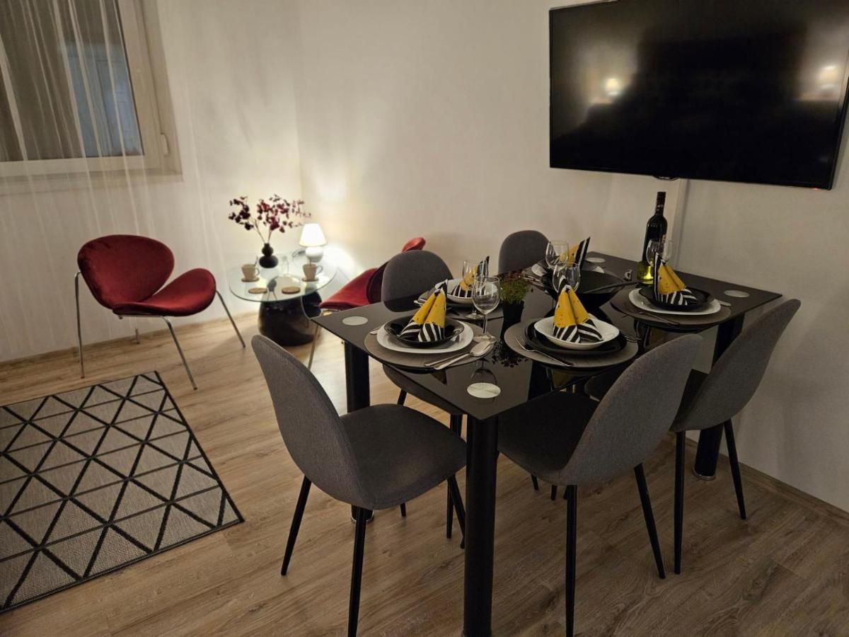 Holiness Apartmanok Szeged Esterno foto