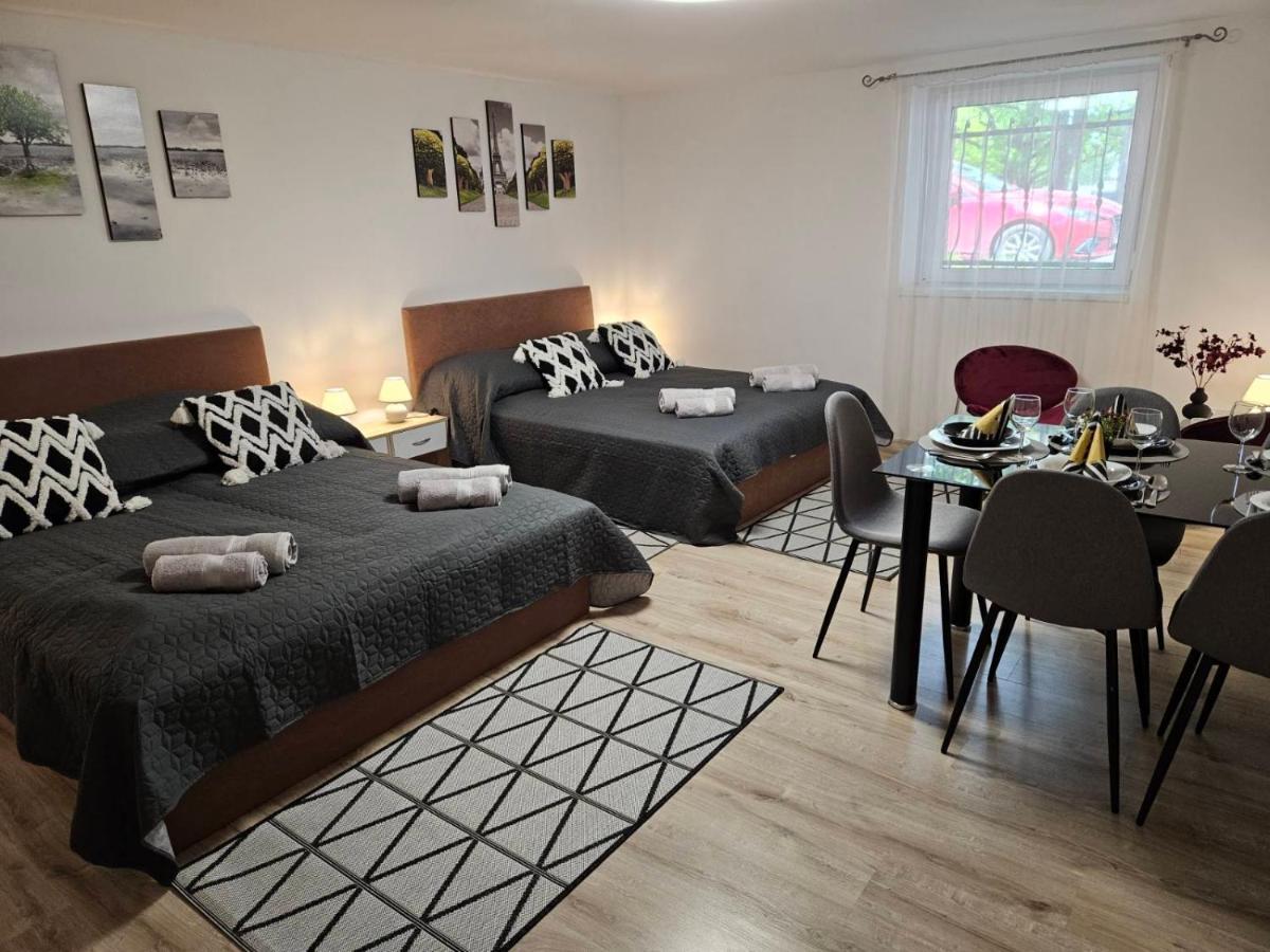 Holiness Apartmanok Szeged Esterno foto