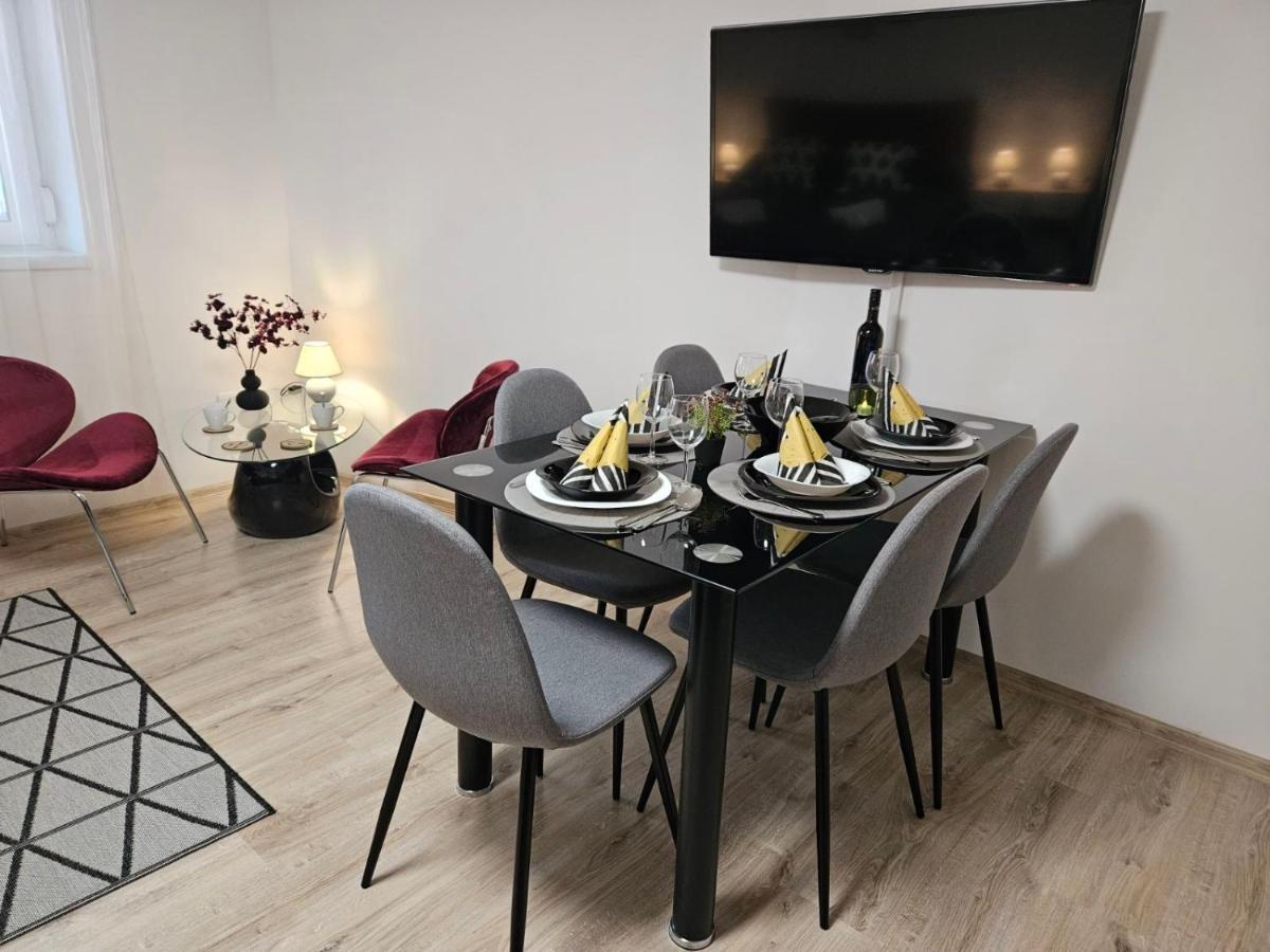 Holiness Apartmanok Szeged Esterno foto