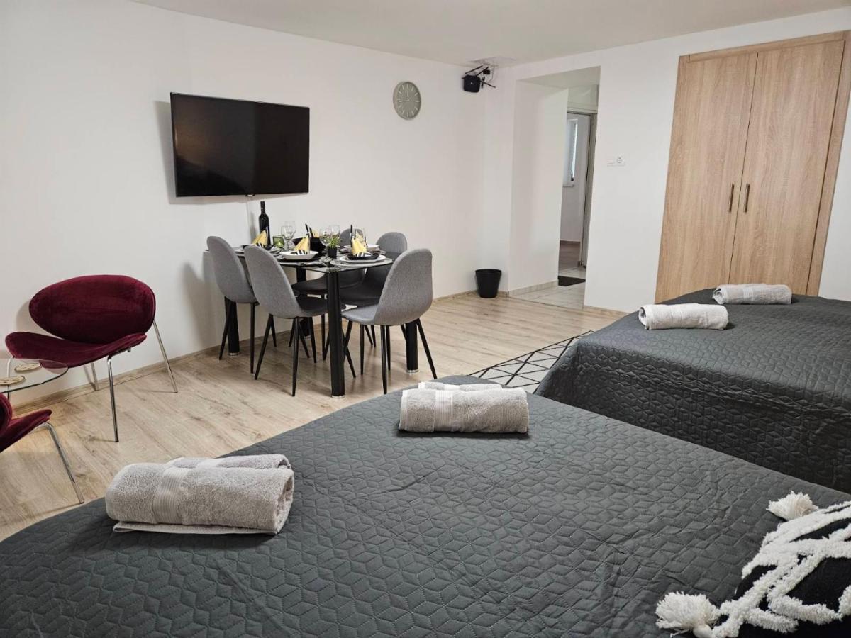 Holiness Apartmanok Szeged Esterno foto
