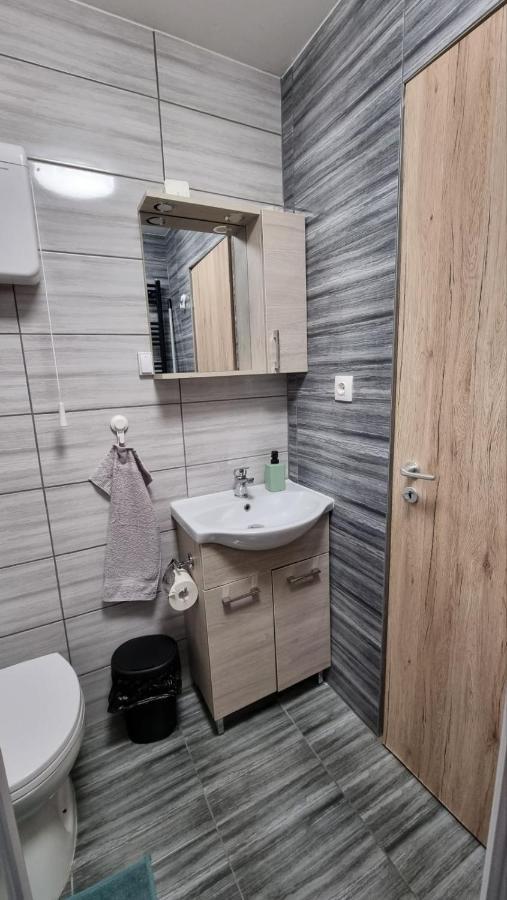Holiness Apartmanok Szeged Esterno foto