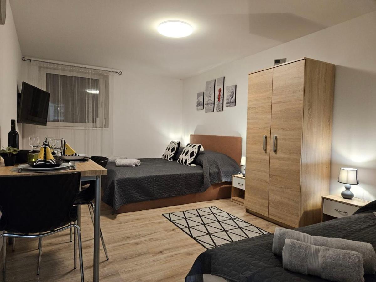 Holiness Apartmanok Szeged Esterno foto