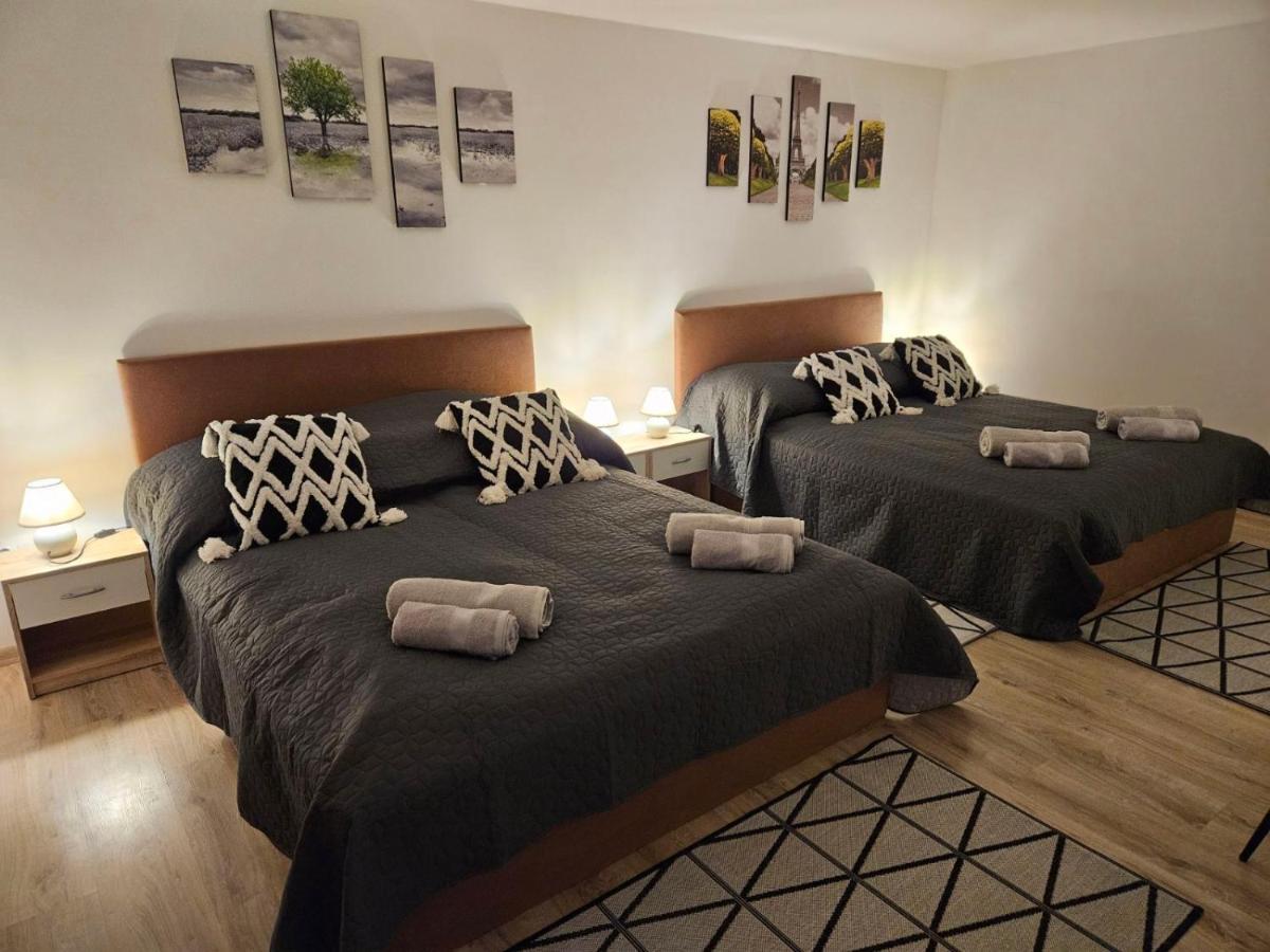 Holiness Apartmanok Szeged Esterno foto