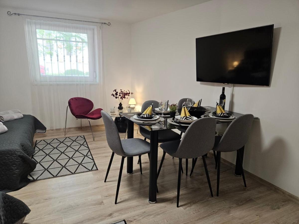 Holiness Apartmanok Szeged Esterno foto