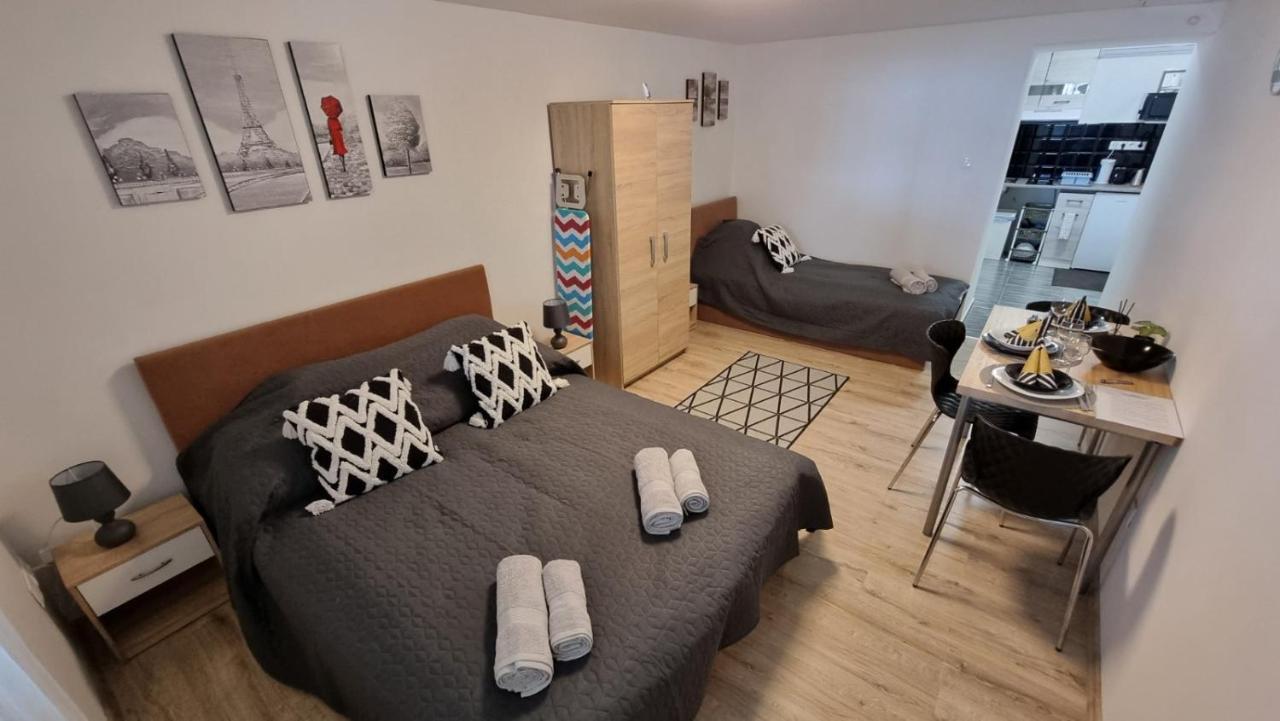 Holiness Apartmanok Szeged Esterno foto