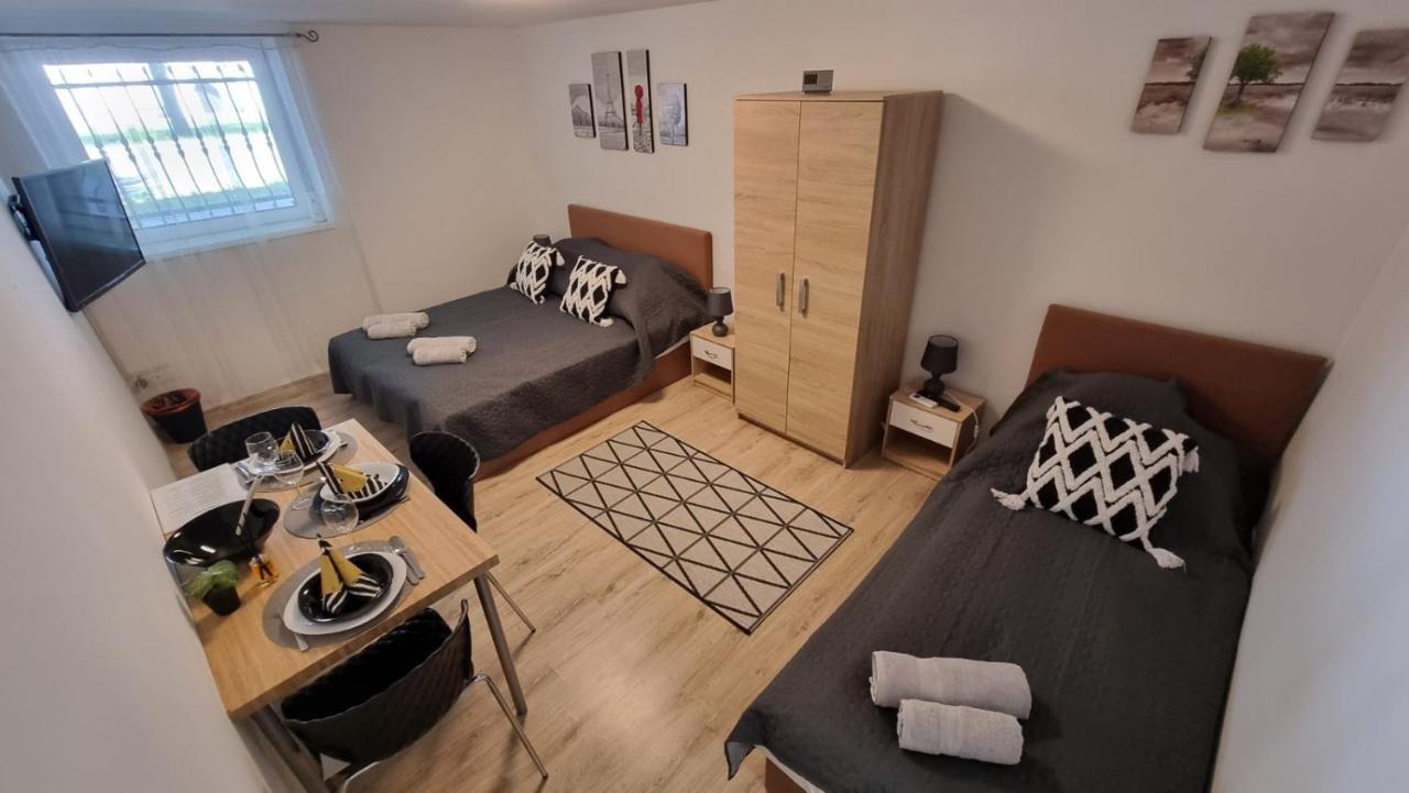Holiness Apartmanok Szeged Esterno foto