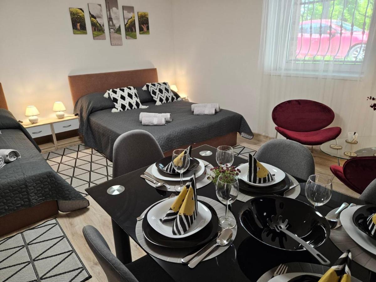 Holiness Apartmanok Szeged Esterno foto