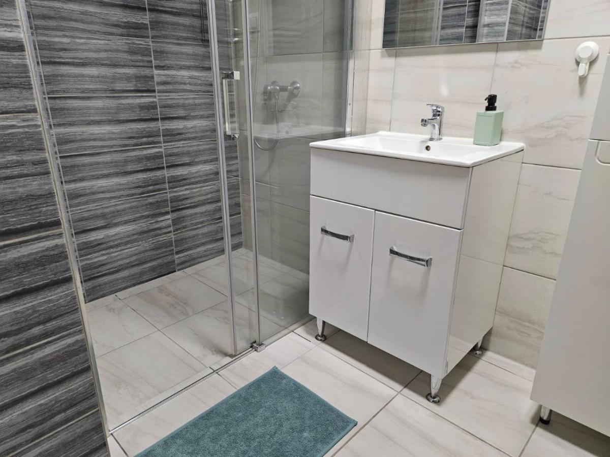 Holiness Apartmanok Szeged Esterno foto