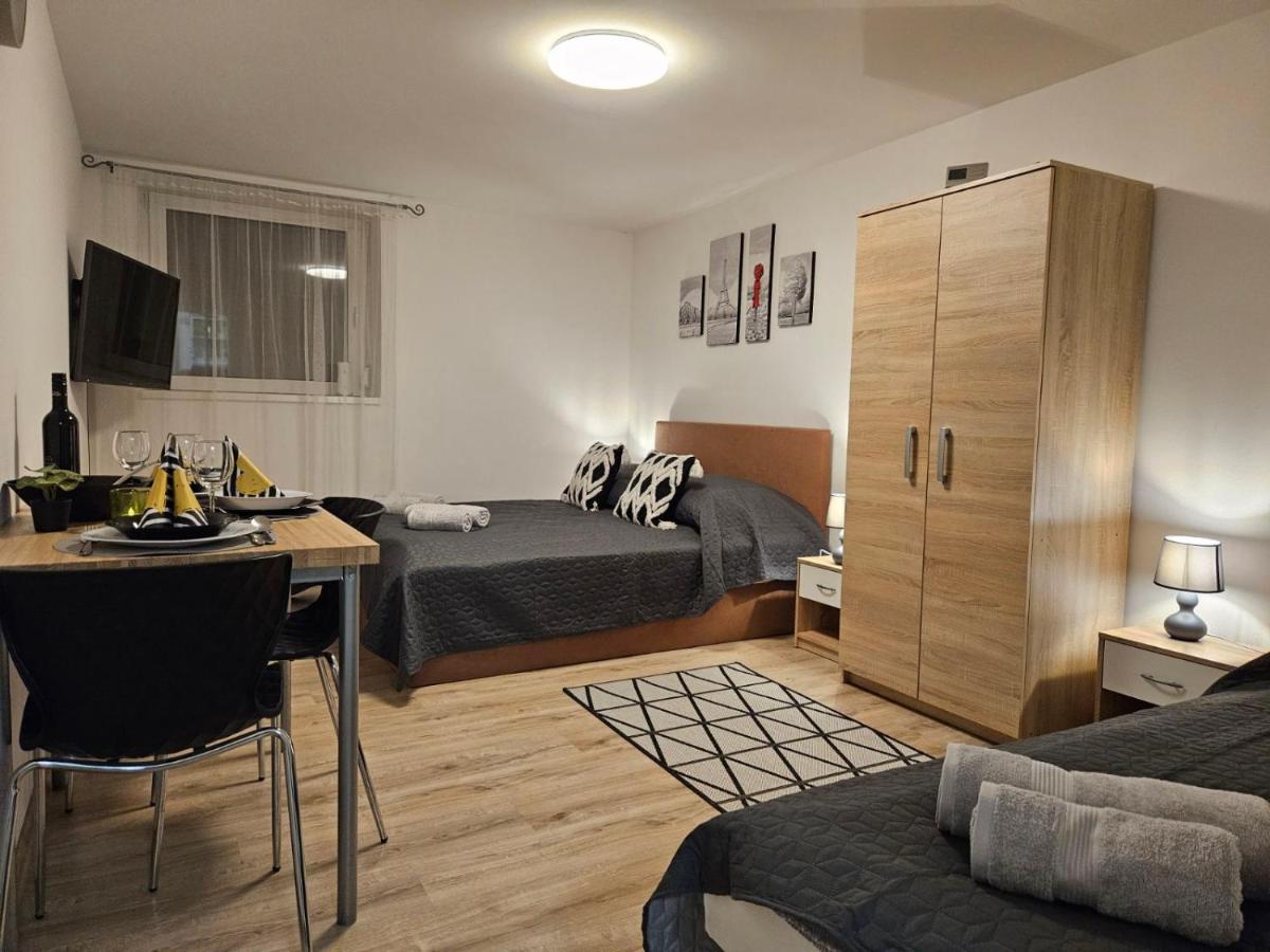 Holiness Apartmanok Szeged Esterno foto